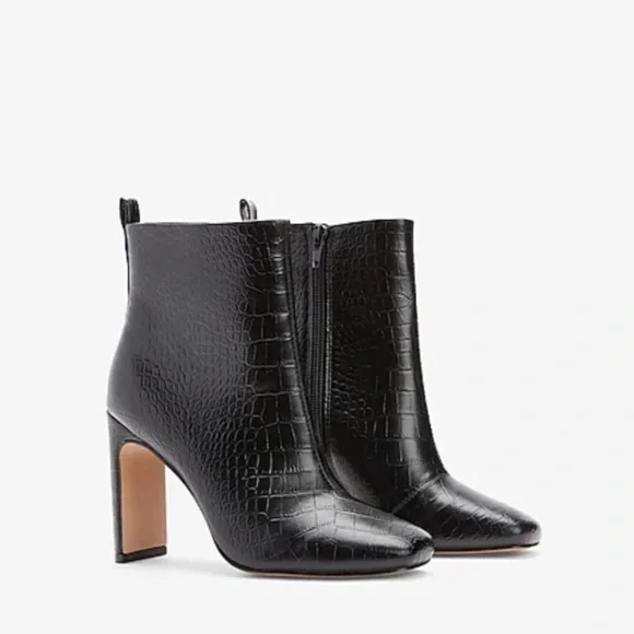 Express BRAND NEW!! Black Croc-Patterned Ankle Booties - Picture 1 of 12
